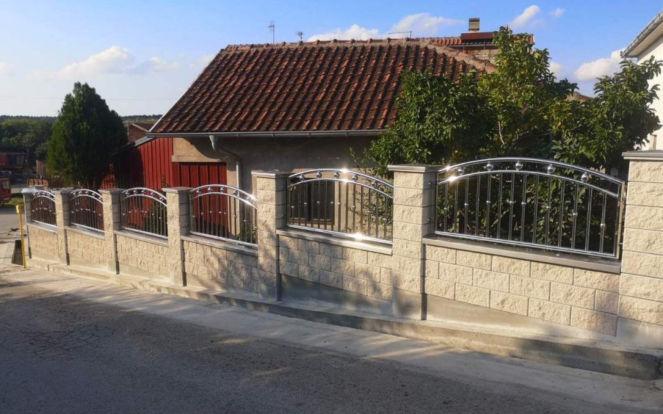Prohromske ograde i kapije