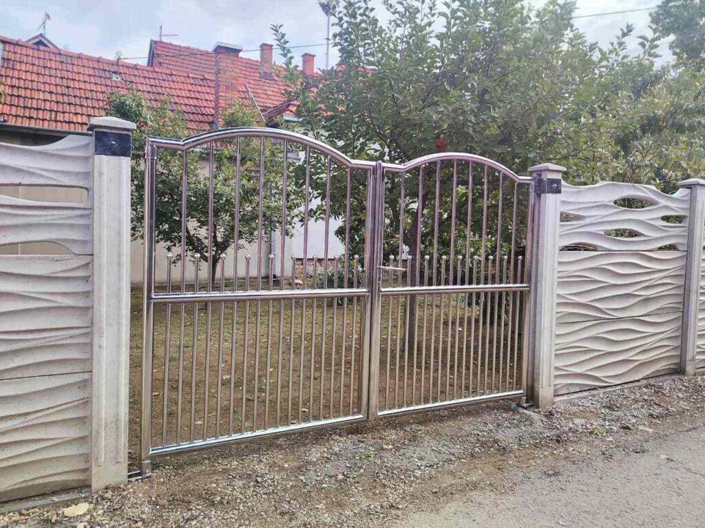 Prohromske ograde kapije Kuršumlija