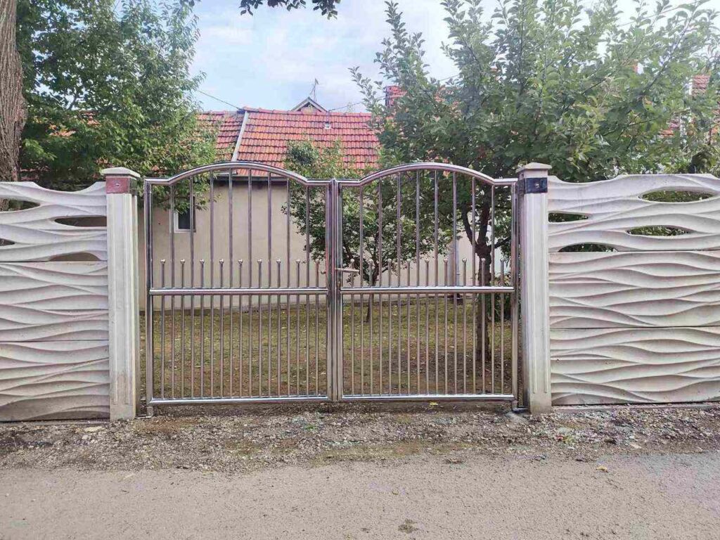 Prohromske ograde kapije Kuršumlija