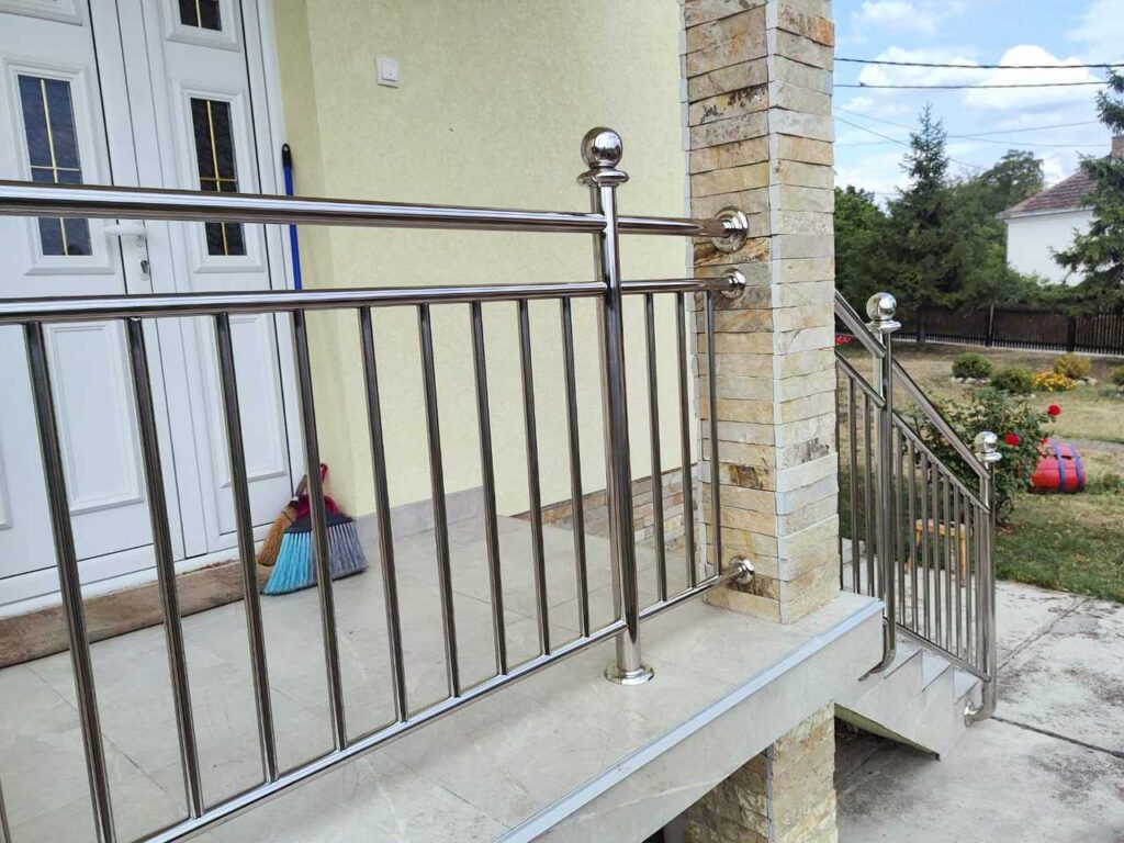 Prohromski gelenderi Trstenik